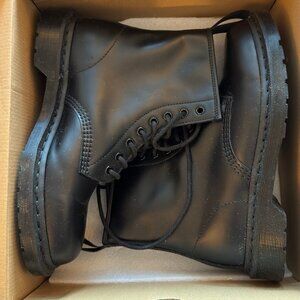 Dr. Martens Black 1460 Mono Smooth Leather Lace Up Boots US 10 WOMEN / 9 MEN